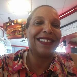 Meet your Posher, Rena